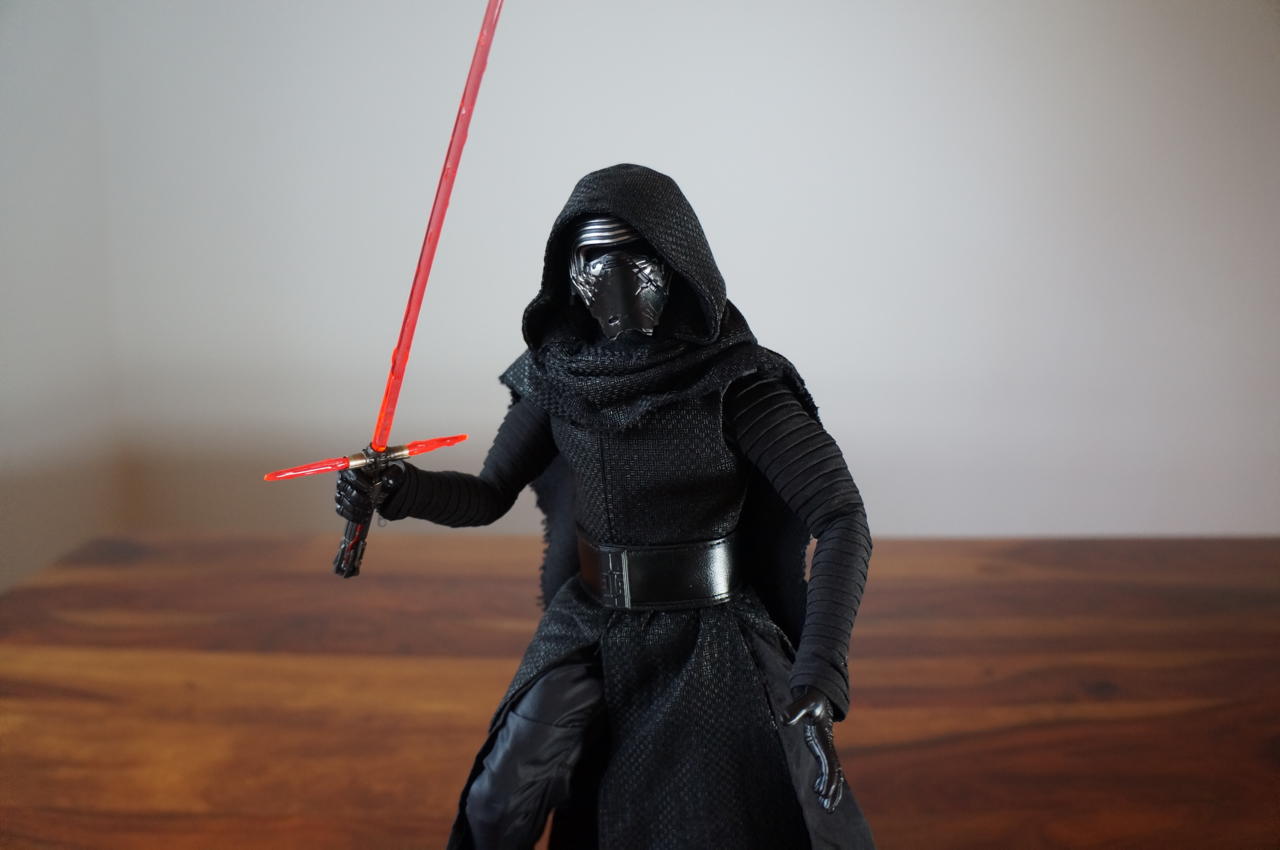 Unboxing: Kylo Ren Sixth Scale Figure from Hot Toys