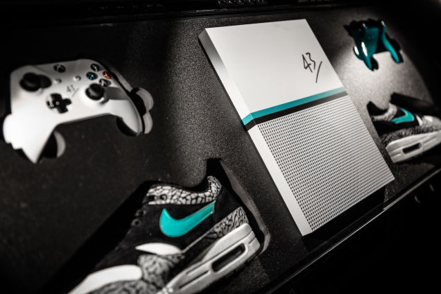 A Very Pretty Xbox One S